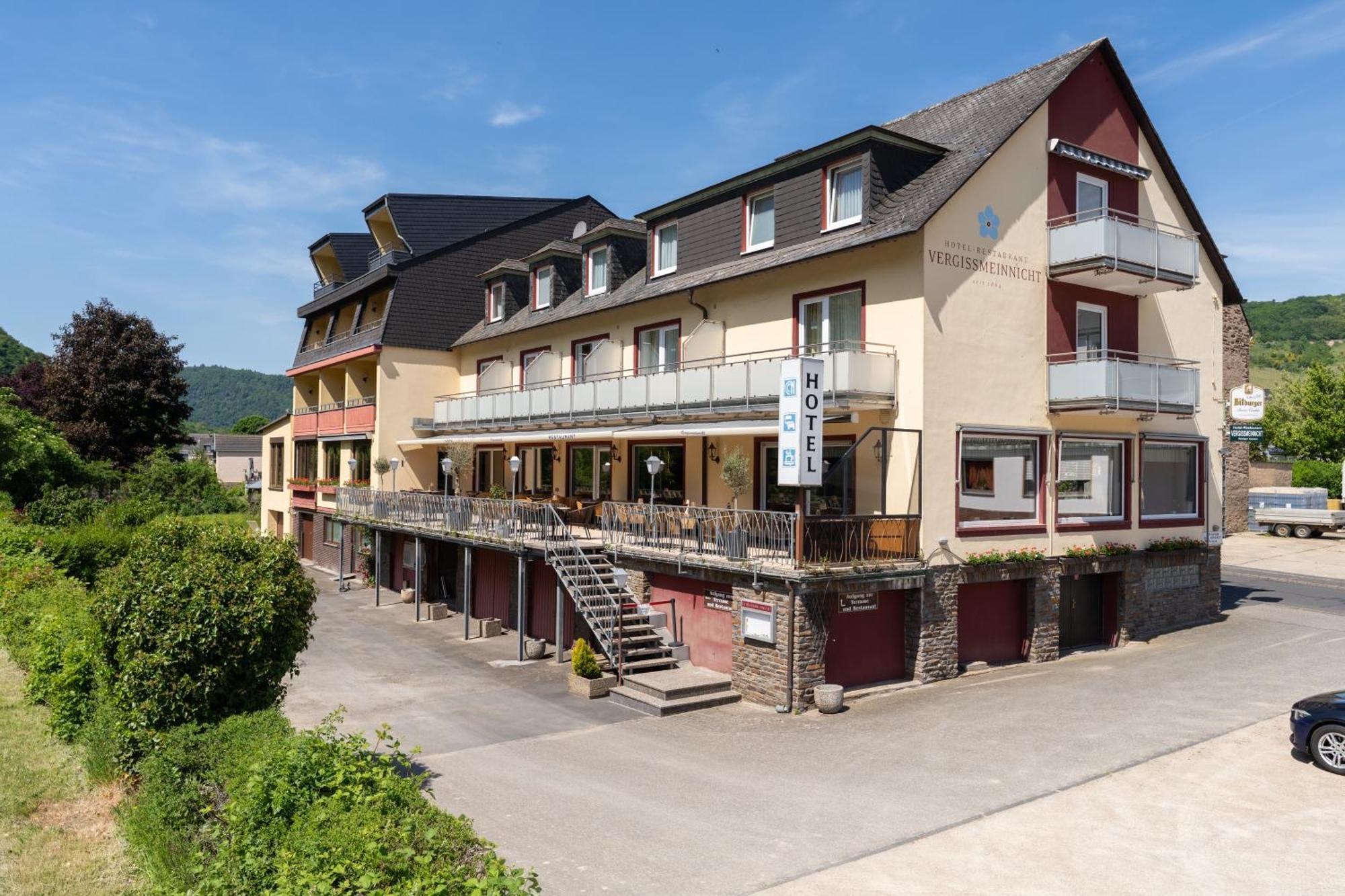 Nahe dem Wild- und Freizeitpark übernachten: 8 Familienhotels verglichen